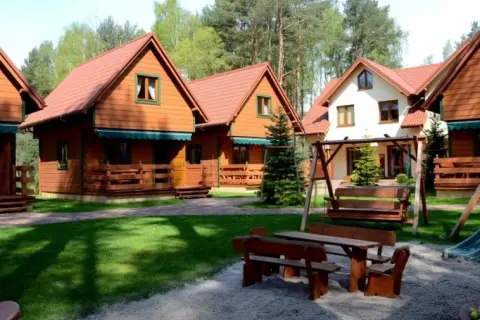 Nad Piaśnicą w Dębkach: Urokliwe miejsce na wakacje