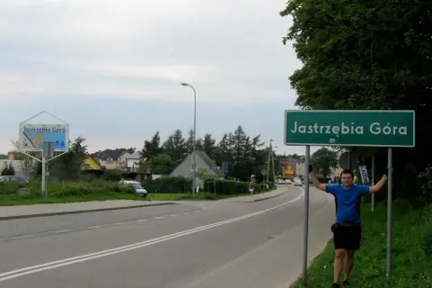 Jak dojechać z Jastrzębiej Góry na Hel? Opcje transportu, czasy i trasy