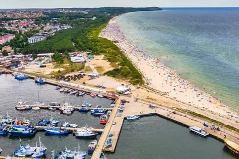Ile jest km z Władysławowa na Hel? Poznaj trasy i atrakcje po drodze