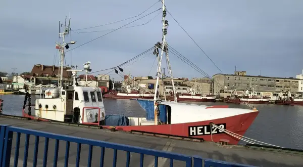 Jak dojechać z Gdyni na Hel: najlepsze opcje transportu i porady podróżnicze
