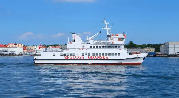 Ile trwa rejs z Gdyni na Hel? Poznaj czas i rozkład rejsów.
