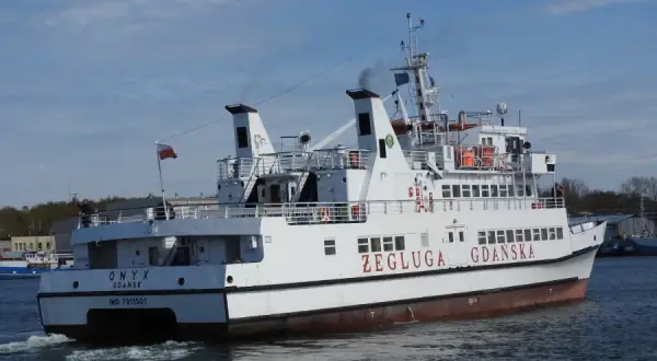 Jak dojechać z Sopotu na Hel? Wybierz najlepszy transport na wakacje!