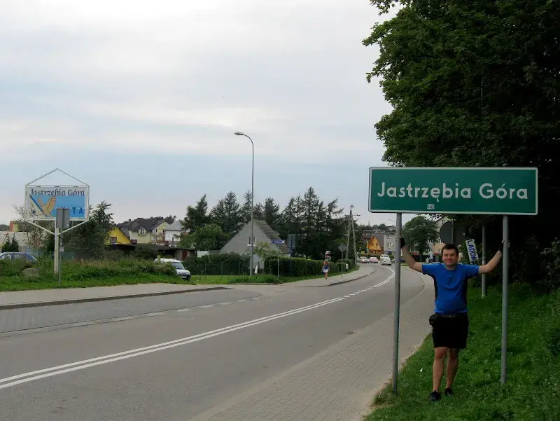 Jak dojechać z Jastrzębiej Góry na Hel? Opcje transportu, czasy i trasy