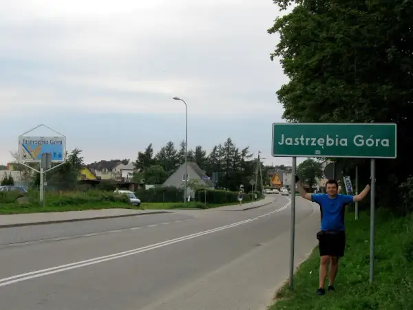 Jak dojechać z Jastrzębiej Góry na Hel? Opcje transportu, czasy i trasy